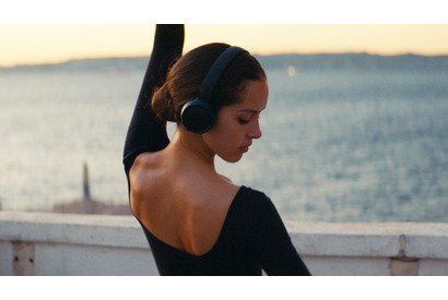 夢と声を奪われた女性が全身で踊る『裸足になって』シーン写真解禁 画像