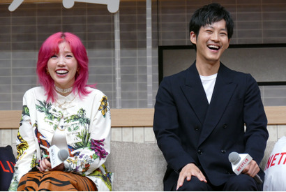 松坂桃李＆仲里依紗、“どっちのセリフ”か予想！ Netflix「離婚しようよ」映像公開 画像