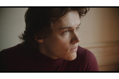 『ウェルカム トゥ ダリ』演劇学校の卒業公演で発掘、“フレッシュな俳優”クリストファー・ブライニーに注目 画像