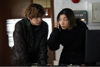 安藤サクラ＆山田涼介のバディ感、影のある表情など場面カット解禁『BAD LANDS』 画像