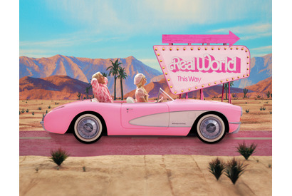 『バービー』CG一切なし、バービー＆ケンの可愛すぎる移動シーンメイキング映像 画像