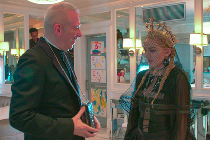 マドンナ＆ゴルチエがメットガラに登場『ジャンポール・ゴルチエのファッション狂騒劇』本編映像 画像