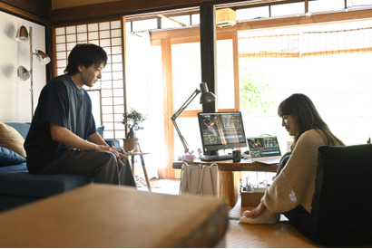 川口春奈“彩”、中村倫也“太郎”に明かす壮絶過去…「ハヤブサ消防団」第5話 画像