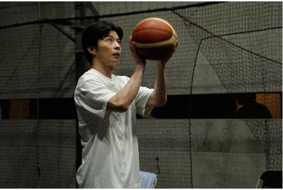 田中圭“力也”バスケシーンに注目集まる…志田未来“桃”の真意には様々な考察も「ブラックポストマン」2話 画像