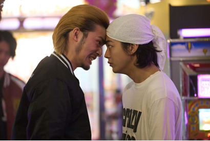 倉悠貴＆水上恒司が睨み合う…超アウトローな奴らが集結『OUT』新場面写真 画像