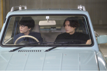 松村北斗“倒理”＆西畑大吾“氷雨”、世にも不穏な10円玉ミステリーに挑む「ノッキンオン・ロックドドア」第6話 画像