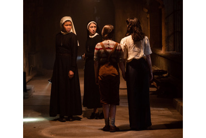 2人の“シスター”が作品の魅力を解説『死霊館のシスター 呪いの秘密』特別映像 画像