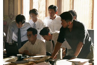 ファン・ジョンミン×ヒョンビン、膠着する人質交渉に一触即発『極限境界線』本編シーン 画像