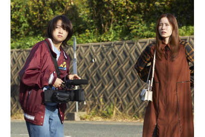 蓮佛美沙子＆伊藤万理華、かみ合わない2人のドキュメンタリー撮影始める『女優は泣かない』予告編 画像