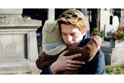 愛する人の面影を胸に…幸せに生きると決意する父と子『ぼくは君たちを憎まないことにした』本編映像 画像