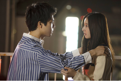 重岡大毅“舜”×新木優子“花”がまさかの同棲スタート…「単身花日」第8話 画像