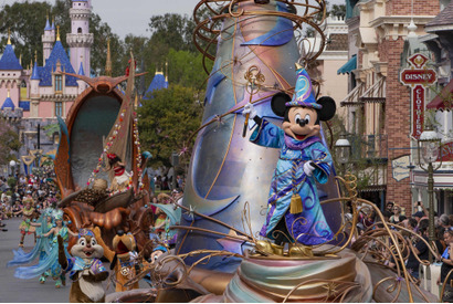 【海外ディズニー】人気パレードの「マジック・ハプンズ」が再開へ　「ファンタズミック！」も5月に　カリフォルニア ディズニー 画像