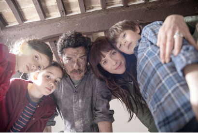 『弟は僕のヒーロー』どこまでも陽気な家族会議の本編冒頭映像到着 画像