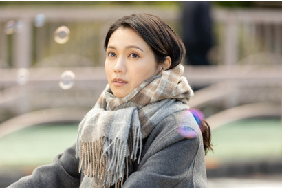 二階堂ふみ＆チェ・ジョンヒョプ、シャボン玉メイキング公開！「Eye Love You」今夜スタート 画像
