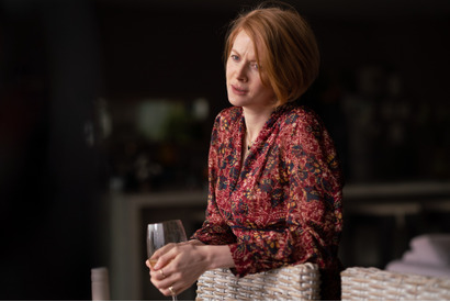 カンヌ受賞経験を持つエミリー・ビーチャムの役柄に注目『コヴェナント』本編映像 画像