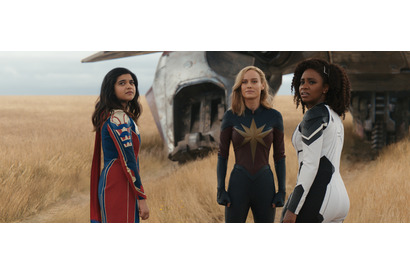 3人のヒーローたちの戦闘準備切り取る『マーベルズ』未公開シーン 画像