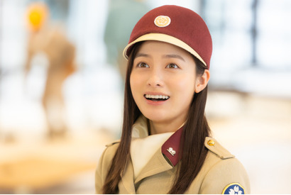橋本環奈、夢に向かって邁進する「万博の太陽」魅力はじけるカット公開 画像