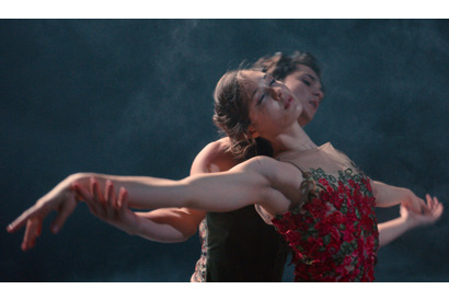 惹かれ合う2人の美しいダンスシーン『RED SHOES／レッド・シューズ』本編映像 画像