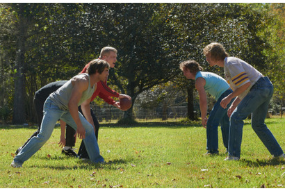 ザック・エフロンら兄弟役4人が役作りと見どころ語る『アイアンクロー』インタビュー映像 画像
