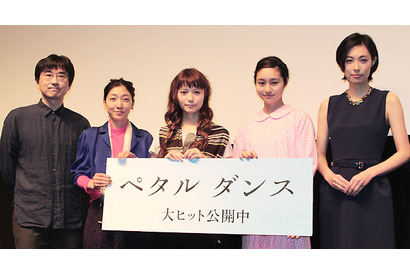 宮崎あおい、忽那汐里ら『ペタル ダンス』初日に“女子旅”ファッションを披露 画像