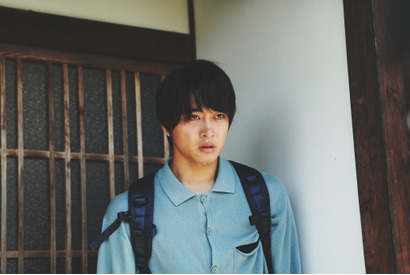 佐藤寛太が5役を演じ分け！涙を流す場面写真も解禁『不死身ラヴァーズ』 画像