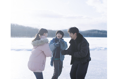 池松壮亮の“コーチ”と関わる『ぼくのお日さま』ホッケー少年＆フィギュアスケート少女が発表 画像