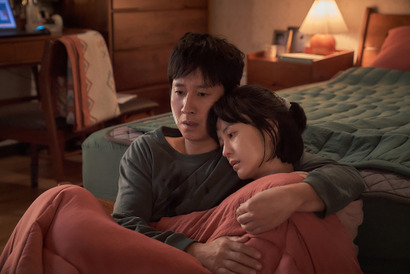 チョン・ユミ＆イ・ソンギュン“夫婦”を恐怖と混乱が蝕む…『スリープ』予告編 画像