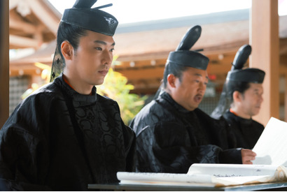 まひろの文字に気づく柄本佑“道長”に「それだけ想ってたんだろうな」の声…「光る君へ」20話 画像