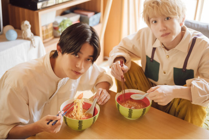 赤澤遼太郎＆高橋健介、“ゼロ距離”の撮影現場に注目『アキはハルとごはんを食べたい ２杯目！』オフショ＆メイキング映像 画像