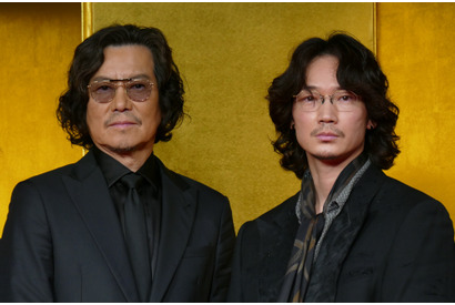 綾野剛、豊川悦司の瞳に「吸い込まれた」「地面師」完成報告会見 画像