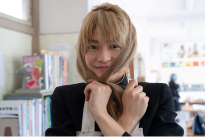 高橋文哉、細やかなメイクアップで“ユカちゃん”へ『ブルーピリオド』メイキング映像 画像