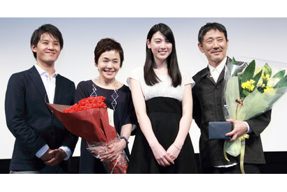 三吉彩花、“母”大竹しのぶに100本のカーネーションでサプライズ！ 画像