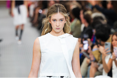 ニコール・キッドマンの16歳の娘サンデー・ローズがランウェイデビュー 画像