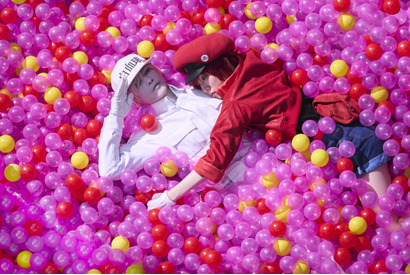 永野芽郁＆佐藤健＆松本若菜らがはたらく体内写真公開『はたらく細胞』 画像