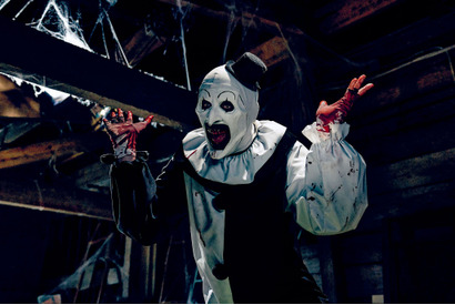 アート・ザ・クラウンによる惨劇が始まる…『テリファー 聖夜の悪夢』予告編 画像