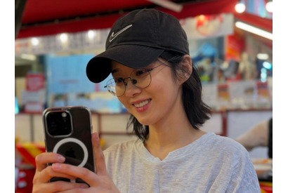 『皇后の品格』チャン・ナラ、「完全に大学生」と話題の“童顔ぶり”…屋台で満面の笑み【PHOTO】 画像