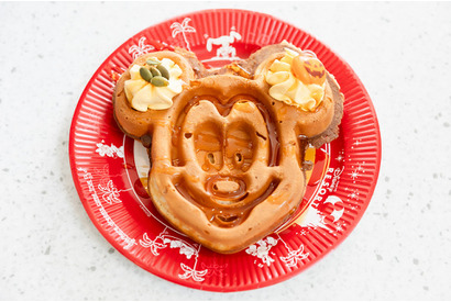 【ディズニー】定番のミッキーワッフルやチュロスが期間限定バージョンに！秋冬スペシャルフードをパークで楽しもう！ 画像