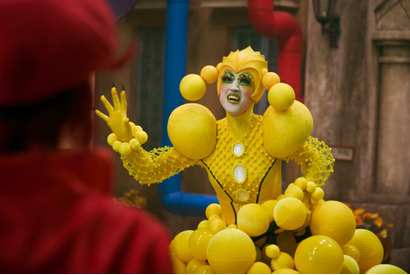 小沢真珠＆Fukaseら『はたらく細胞』暴れん坊細菌の場面写真 画像