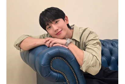 チョン・ヘイン、カメラを見つめる甘い目つきに「そんな顔で見つめられたら気絶する」【PHOTO】 画像