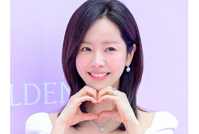 本日「青龍映画賞」のMCに！『イ・サン』女優ハン・ジミン、先輩女優からの贈り物に満面の笑み！【PHOTO】 画像