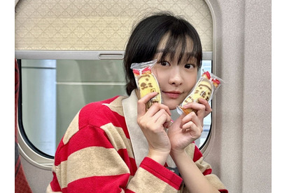 『梨泰院クラス』女優キム・ダミ、東京ばな奈を手に可愛さ全開！「ああ眩しい」【PHOTO】 画像