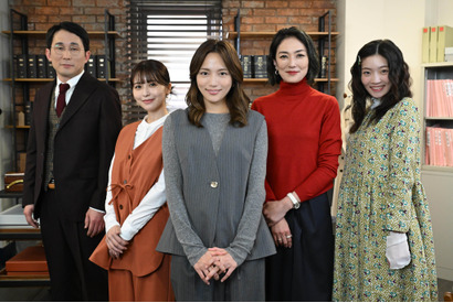 長濱ねる「個性豊かな尊敬する先輩方と」川口春奈が働く法律事務所メンバーに「アンサンブル」 画像