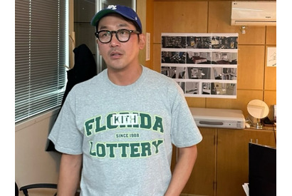 俳優ハ・ジョンウ、芸人顔負けの機知！ファンとの面白いやり取りが話題に【PHOTO】 画像