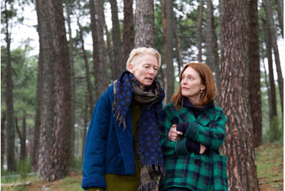 ティルダ・スウィントン「ジュリアン以外の選択肢はなかった」『ザ・ルーム・ネクスト・ドア』秘話明かす 画像