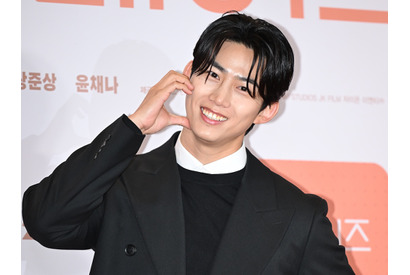 2PMテギョン、4年間交際中の彼女と腕組んでデート！顔も隠さず「普通の恋人」そのものだった！ 画像