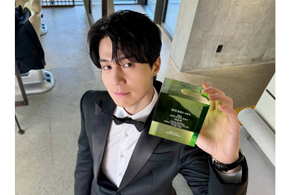 『トッケビ』俳優イ・ドンウク、どんな角度でも“イケメン”。タキシード姿にファン歓喜【PHOTO】 画像