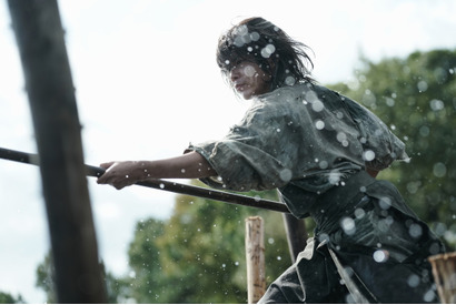 長尾謙杜が「どんどん変わっていく」役と共に成長『室町無頼』場面写真 画像