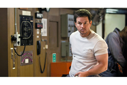 マッチョ好き女子集まれ！　マーク・ウォールバーグの見事な“上腕二頭筋”を公開 画像