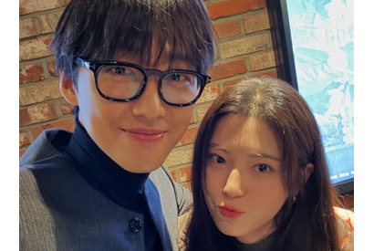 「別人かと思った」ナムグン・ミンが24歳女優とのツーショットで放った“若々しいさ”【PHOTO】 画像