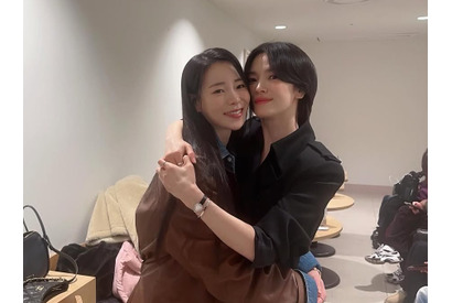 『ザ・グローリー』の女優たちが久々に再会！抱き合った姿に“ほっこり”【PHOTO】 画像